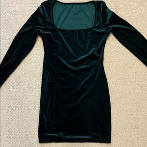 Elegant Velvet Long Sleeve Dress in Deep Green